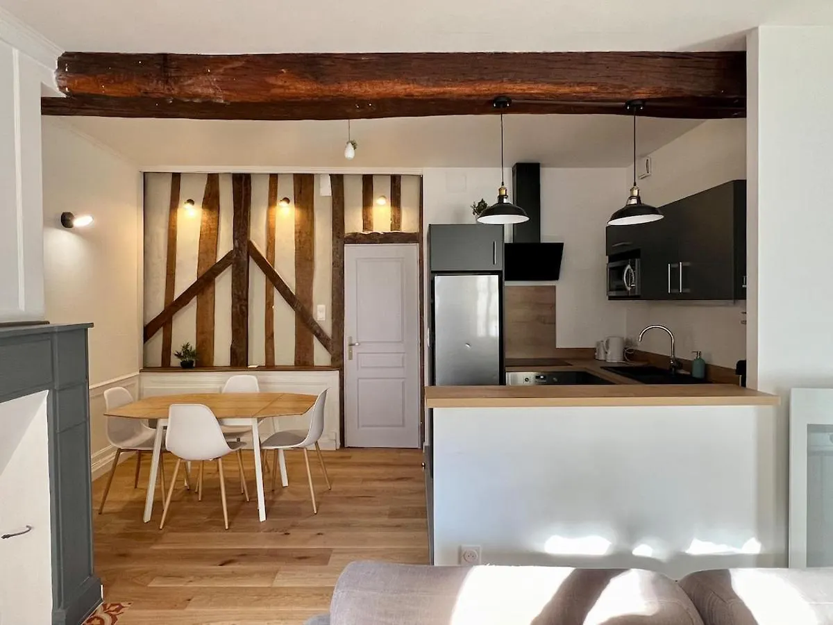 Colombe, T2 Hyper Central, 4 Personnes Rennes 0*,  France